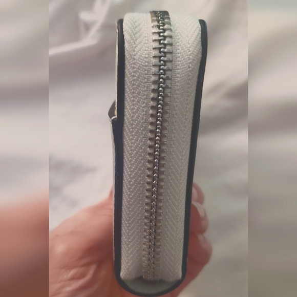 Kate Spade Wallet - Picture 5 of 8